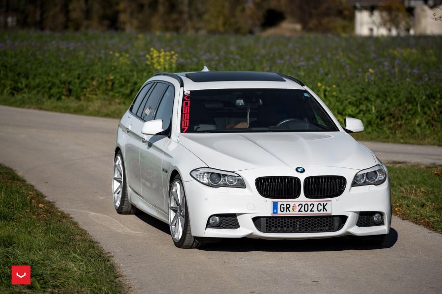  BMW 5-Series Touring on Vossen Wheels (CVT) 2016 года  (фото 15 из 17)